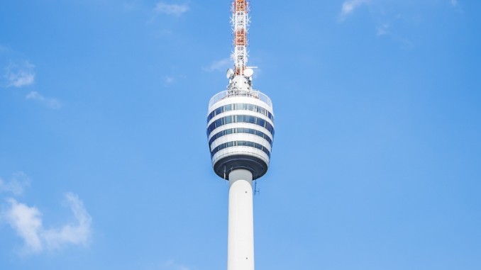 Stuttgarter Fernsehturm hat eine Höhe von 216 Meter